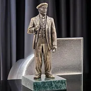 На память: Статуэтка «В.И. Ленин. Большой» из бронзы на змеевике — фотография 1