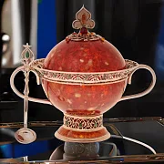 На память: Сахарница декоративная из янтаря с ложечкой — фотография 1