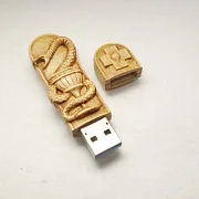 Флешка «Лилия» с гравировкой по дереву — необычный подарок — фотография 3
