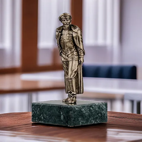 Статуэтка «Ф.Э. Дзержинский» из бронзы — красивый подарок